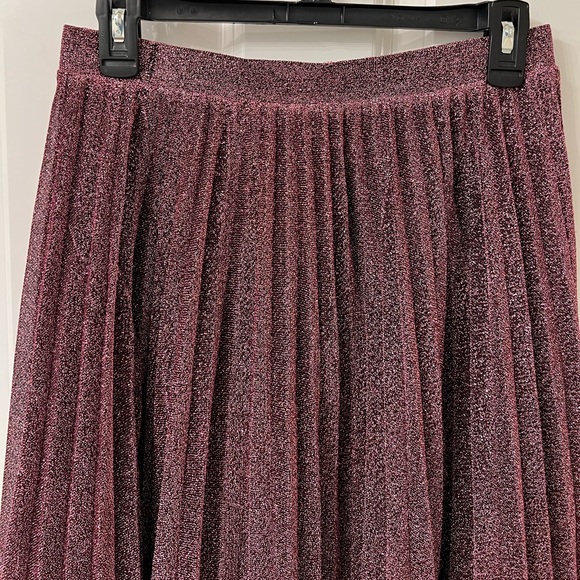 Chelsea 28 Shimmery Pink Pleated Sparkle Skirt in Size Small - Picture 5 of 10